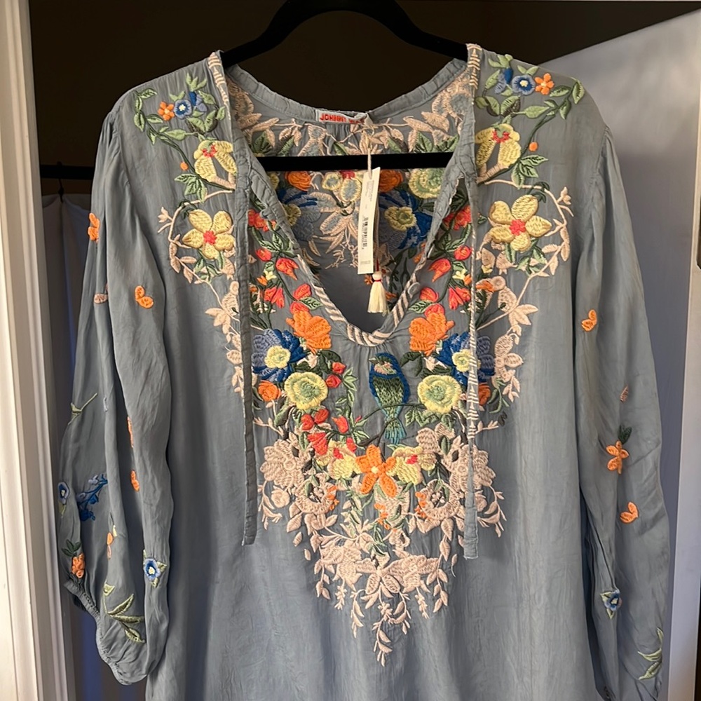 3/4 sleeve, dusty blue springtime separate.